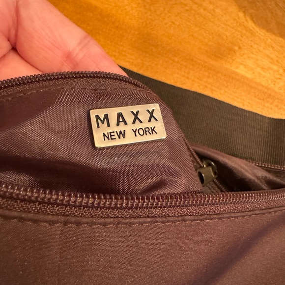 Maxx New York Microfiber Compartment Zip Top Bag Crossbody
Chocolate EUC - Picture 5 of 10